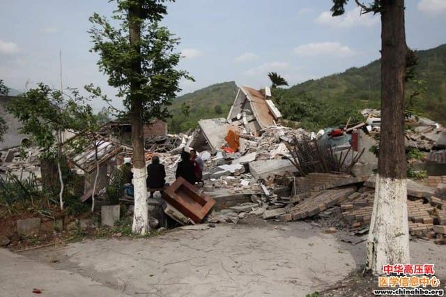 四川雅安市发生7.0级地震，已致132人死亡，4人失踪，仅雅安市受伤人数就达到5500人左右